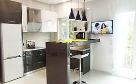 Luxury Apartment Next To The Sea Beach